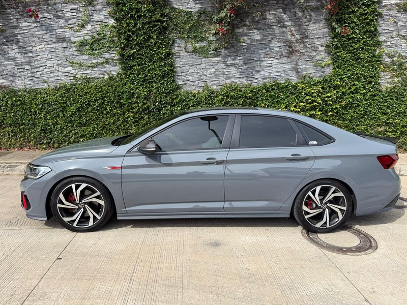 Volkswagen Jetta GLI 2025 - imagen secundaria 2