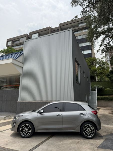 Kia Rio Vibrant 1.4cc - imagen secundaria 2