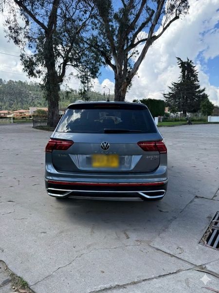 Volkswagen Tiguan Elegance modelo 2022 único dueo - imagen secundaria 2