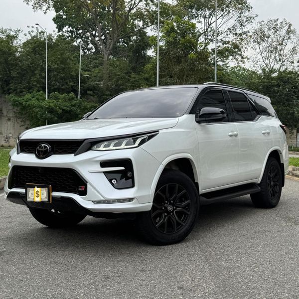 TOYOTA FORTUNER GR 2023 - imagen secundaria 1