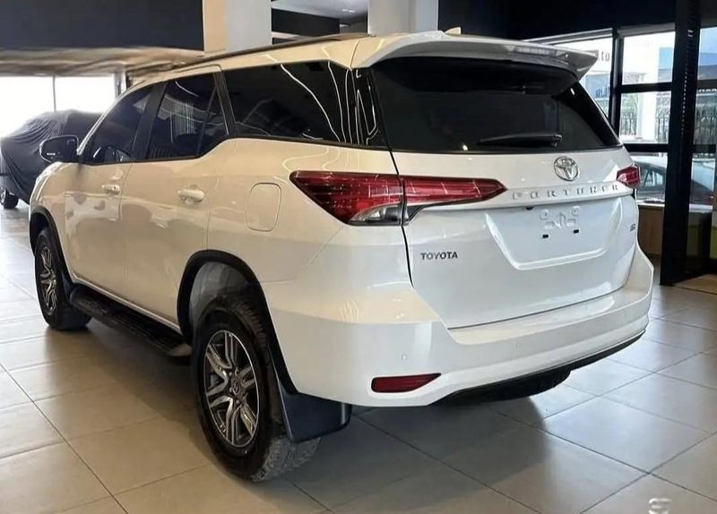 Toyota Fortuner SR 2026 - imagen secundaria 1
