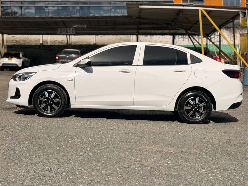 Chevrolet Onix LT AT Turbo Sedan 2023 - imagen secundaria 1