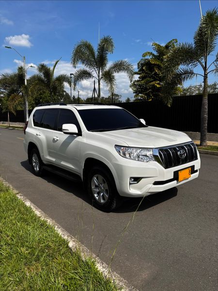 Toyota Prado TX 2022 Blindada Nivel 2  Diésel  Excelente Estado - imagen secundaria 1