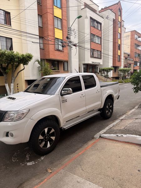 Toyota Hilux Vigo 2013 3.0 diesel - imagen secundaria 2
