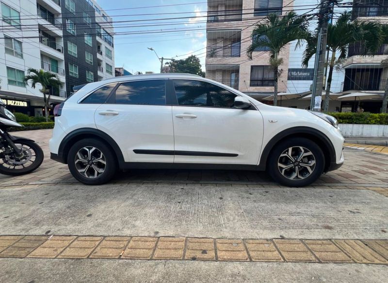 Kia Niro Desire 2021 - imagen secundaria 2