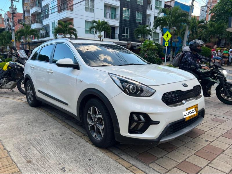 Kia Niro Desire 2021 - imagen secundaria 1