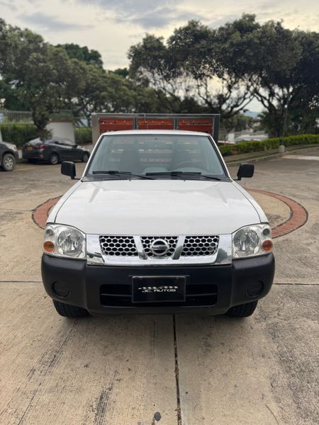Nissan np300 de estacas - imagen secundaria 1