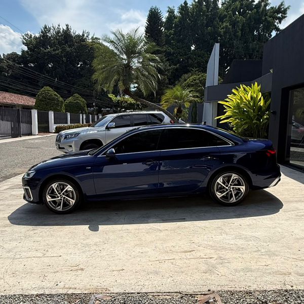 Audi A4 S Line 2022 - imagen secundaria 1