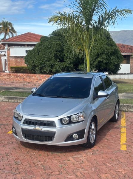 Chevrolet SONIC 2014 Automático - imagen secundaria 2