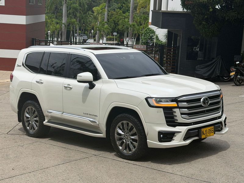 Toyota Sahara LC 300 VXR AEROKIT 2024 diesel - imagen secundaria 2