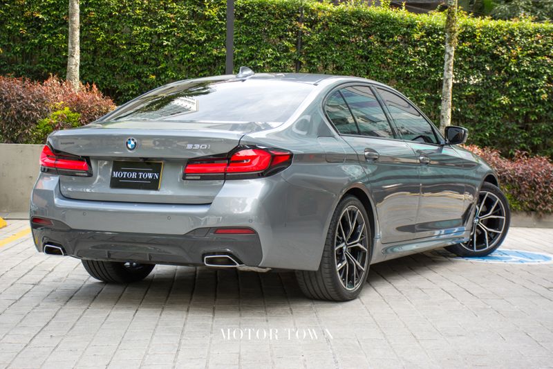 BMW 530i 2023 - imagen secundaria 2