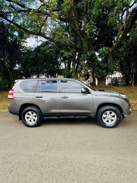 Toyota Prado TX 2012 - imagen secundaria 2