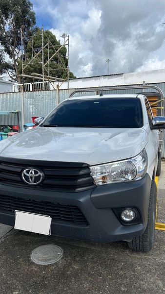 Toyota Hilux 4x2 - imagen secundaria 2