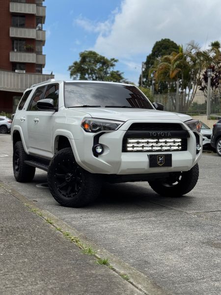 Toyota 4Runner SR5 2017 - imagen secundaria 1