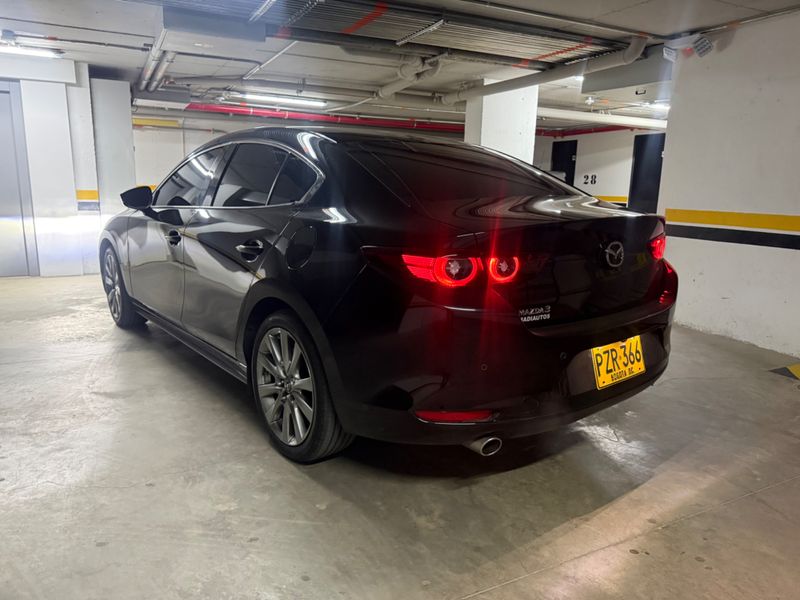 Mazda 3 grand touring híbrido - imagen secundaria 1