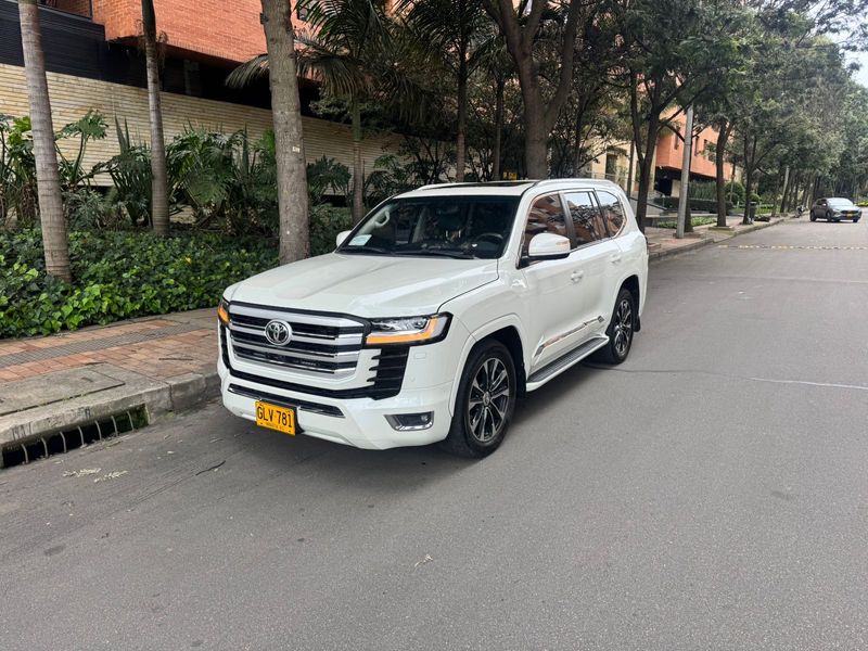 Toyota LC200 Sahara elite 2020 actualizada a 2025