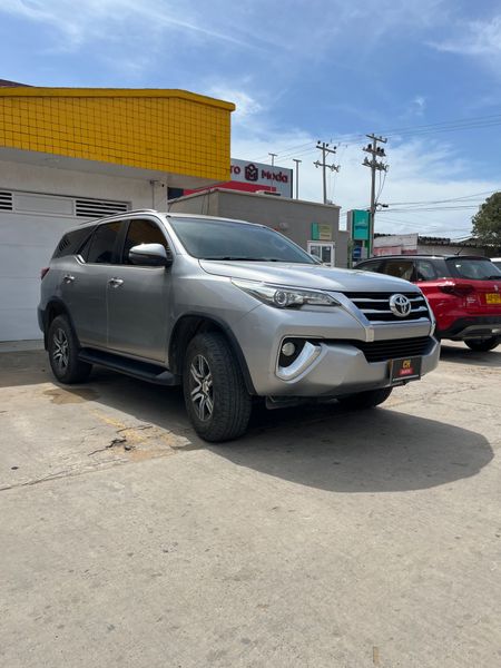 Toyota fortuner SRV 2019 4x2 - imagen 1
