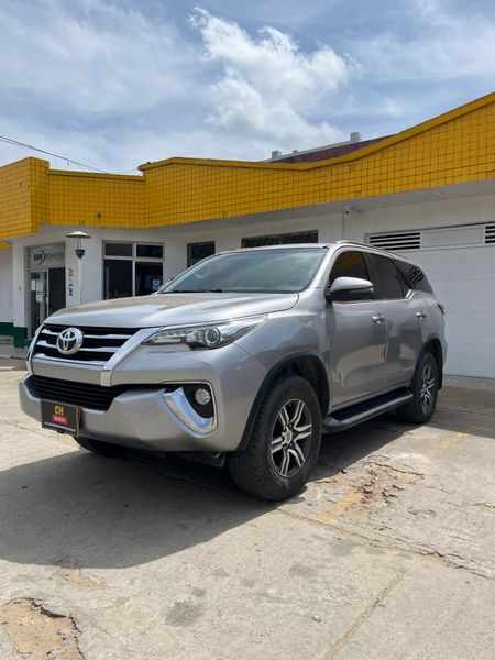 Toyota fortuner SRV 2019 4x2 - imagen secundaria 2