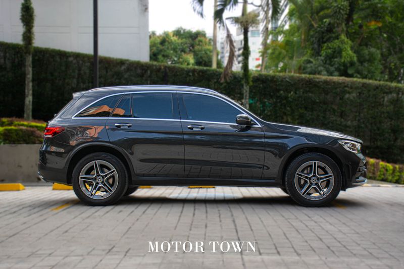 MERCEDES BENZ GLC300E 4Matic Hibrida 2022 - imagen secundaria 1
