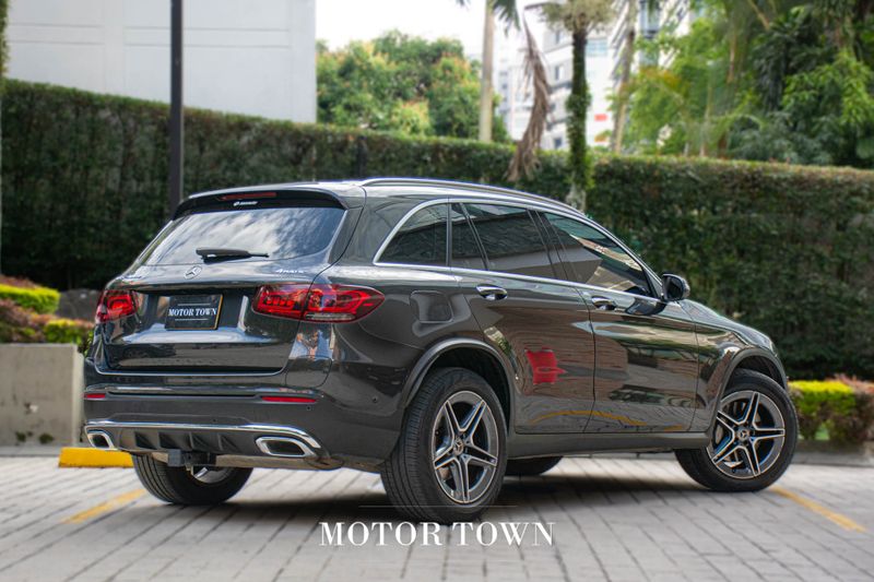MERCEDES BENZ GLC300E 4Matic Hibrida 2022 - imagen secundaria 2