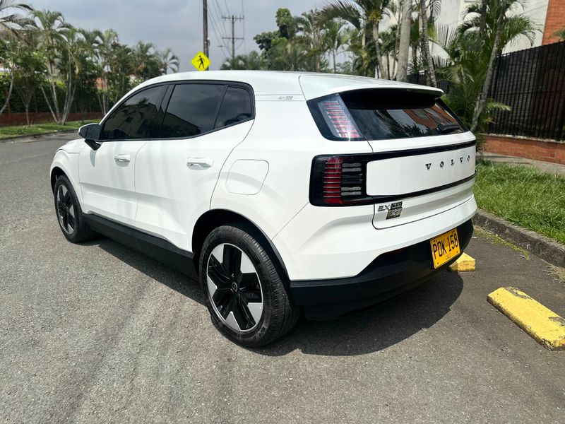 Volvo EX 40 Eléctrica - imagen secundaria 1