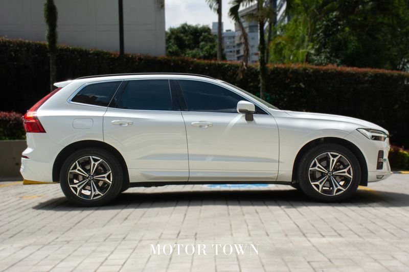 VOLVO XC60 B5 AWD 2022 - imagen secundaria 1