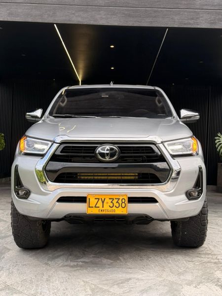 Toyota hilux SRX 2023 2.8 diesel - imagen secundaria 2