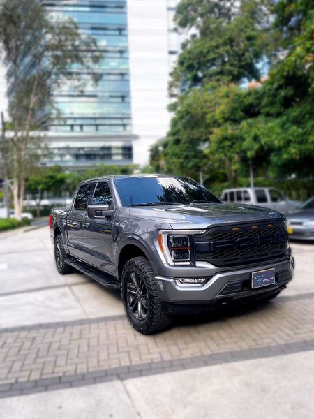 FORD F150 LARIAT SPORT - imagen secundaria 1