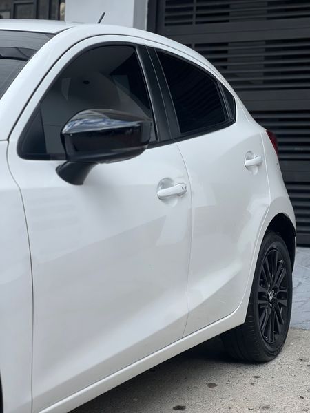 Mazda 2 Touring Carbón Edition modelo 2024 - imagen secundaria 2