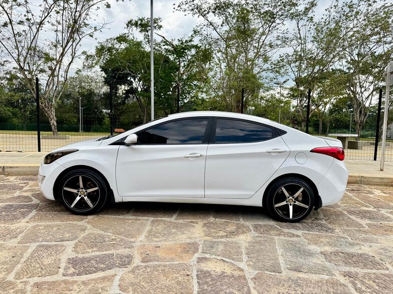 Hyundai Elantra GLS - imagen secundaria 1