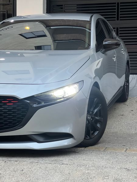 Mazda 3 Touring 2.0 modelo 2021 - imagen secundaria 1