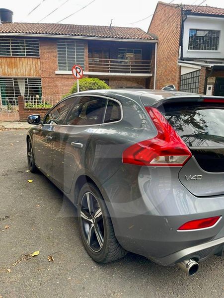 Volvo V40 T4 R-desing 2018 - imagen secundaria 2