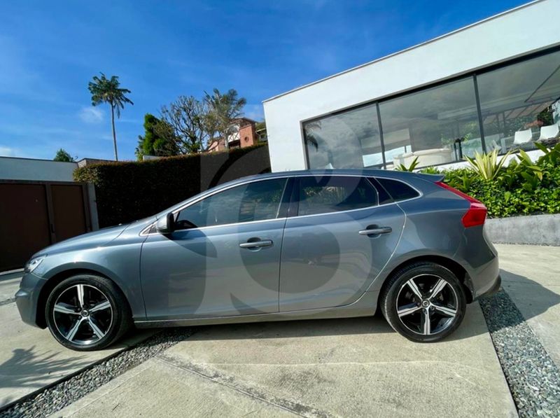Volvo V40 T4 R-desing 2018 - imagen secundaria 1
