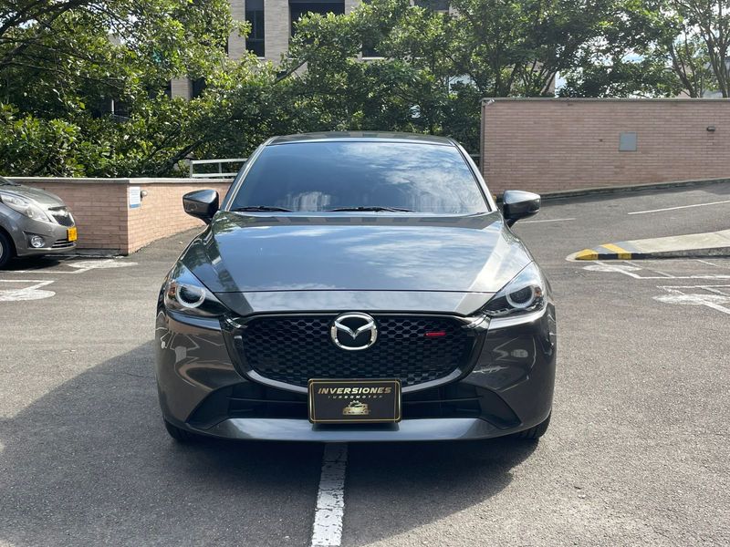 Mazda 2 grand touring sedan - imagen secundaria 2
