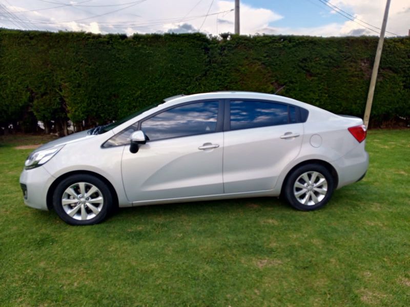 KIA RIO UB EX 2014 - imagen secundaria 1
