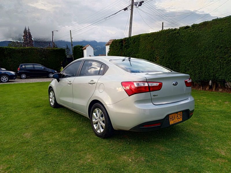 KIA RIO UB EX 2014 - imagen secundaria 2