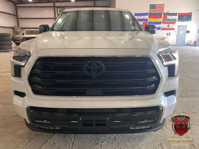 Toyota Sequoia Limited Nightshade 2026 - imagen secundaria 2