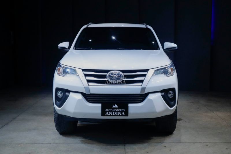 Toyota FORTUNER 2.7L STREET TP 2700CC 4X2 EURO IV 2018 - imagen secundaria 2