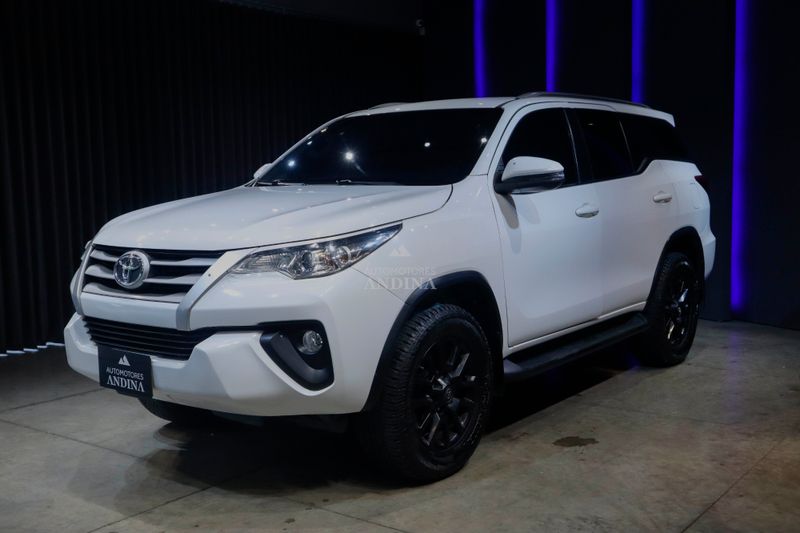 Toyota FORTUNER 2.7L STREET TP 2700CC 4X2 EURO IV 2018 - imagen secundaria 1