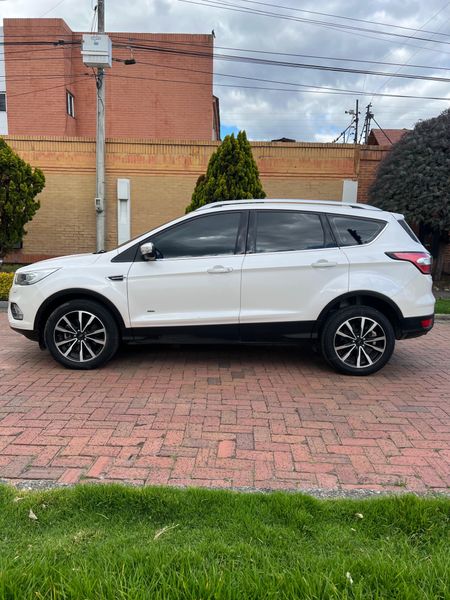 FORD ESCAPE TITANIUM AT 4x4 TURBO - imagen secundaria 2