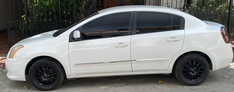 NISSAN SENTRA B13 2013 AUTOMATICO - imagen secundaria 1
