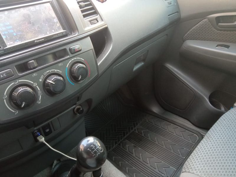 Toyota Hilux 2012 diesel Mt 25 - imagen secundaria 2