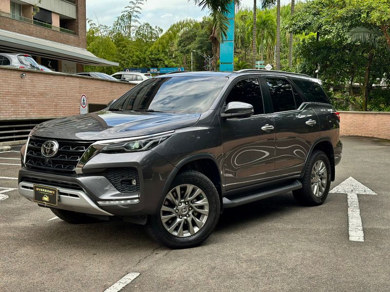 Toyota fortuner 2.4 diesel SRV - imagen secundaria 1