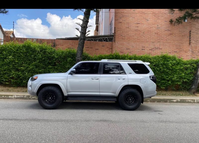 TOYOTA 4RUNNER SR5 2023 - imagen secundaria 2