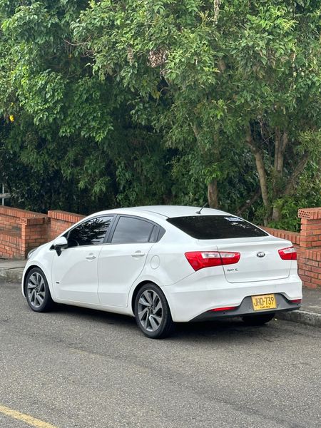 Kia rio summa 1.4 automatico - imagen secundaria 2