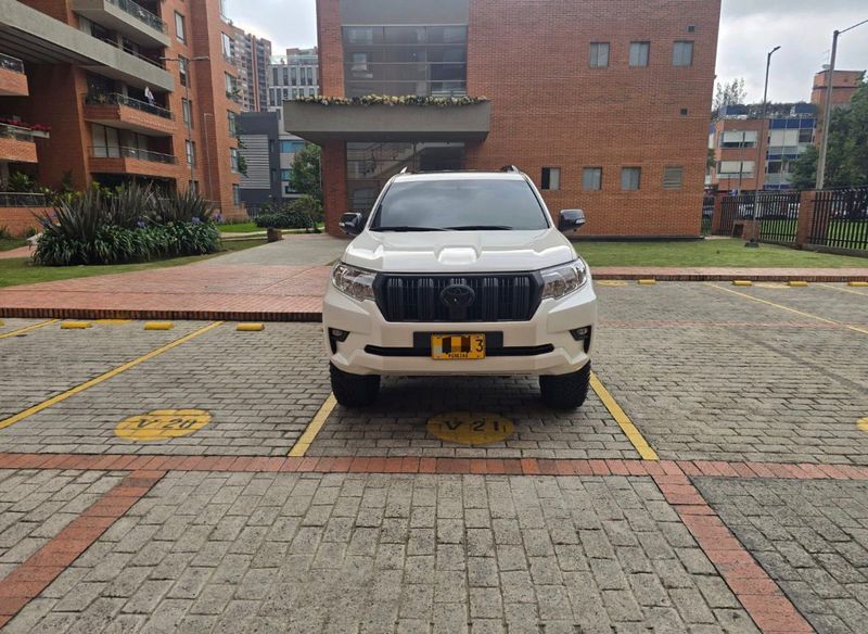 TOYOTA PRADO TXL 2023 DIESEL - imagen secundaria 1