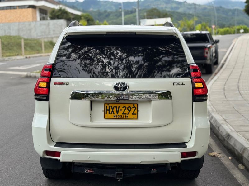 Toyota Prado  TXL 2014 Blindaje2 Diesel - imagen secundaria 2