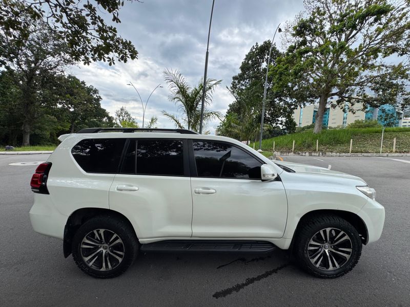 Toyota Prado  TXL 2014 Blindaje2 Diesel - imagen secundaria 1