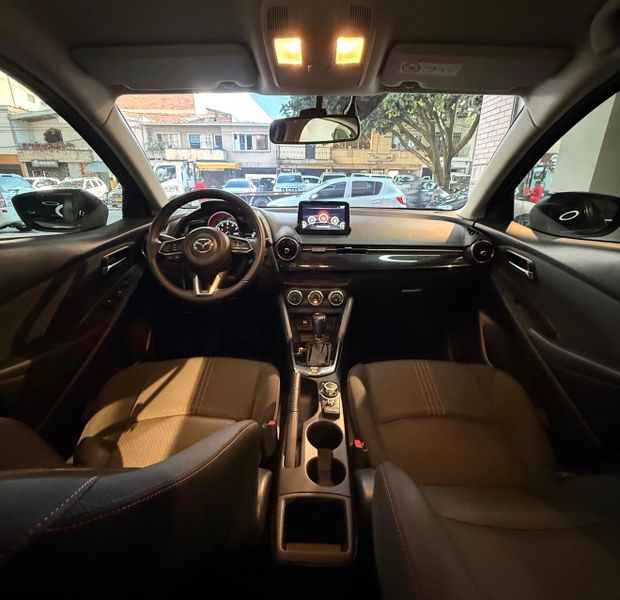 Mazda 2 Grand Touring Carbono 2024 - imagen secundaria 1