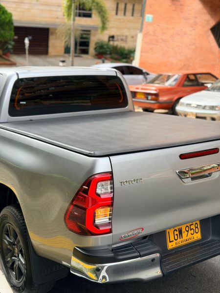 TOYOTA HILUX 2.4 DIÉSEL AUTOMÁTICA 4X4  2023 - imagen secundaria 1